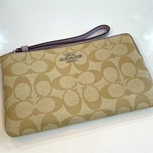 COACH 🐎 Corner Zip